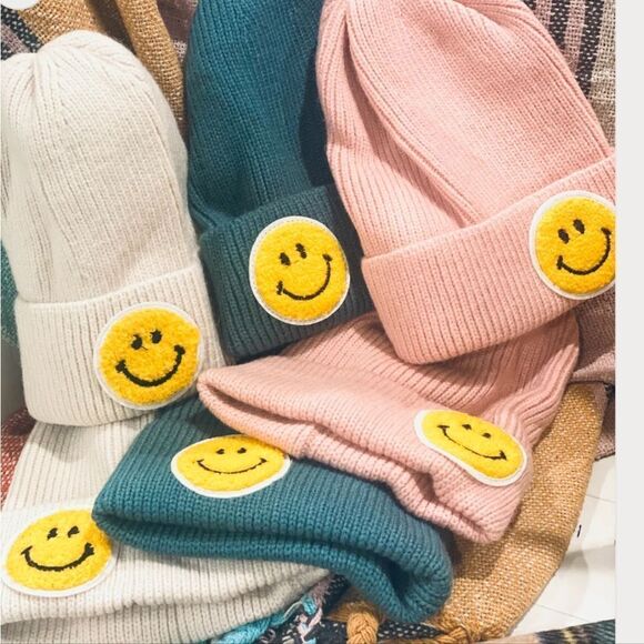 Melody Beanies Smiley Face, Various colors available GREAT GIFT IDEA ADORABLE - Picture 1 of 16